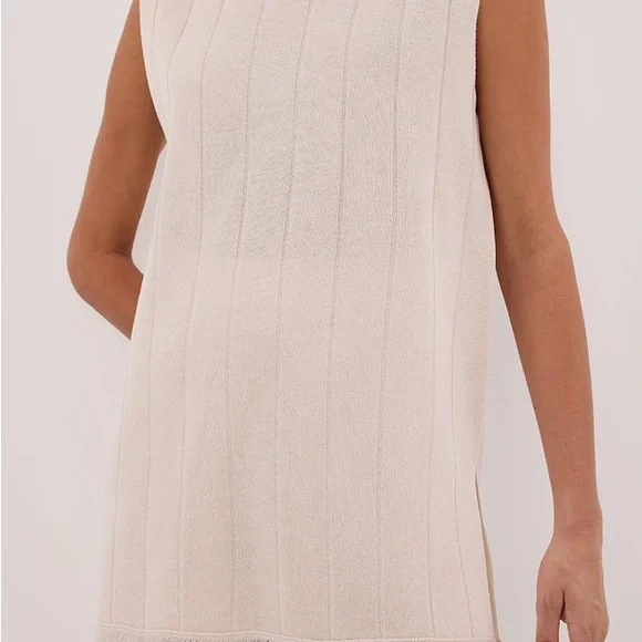 DISSH White Sleeveless Crew Neck Sheath Top - Picture 3 of 8
